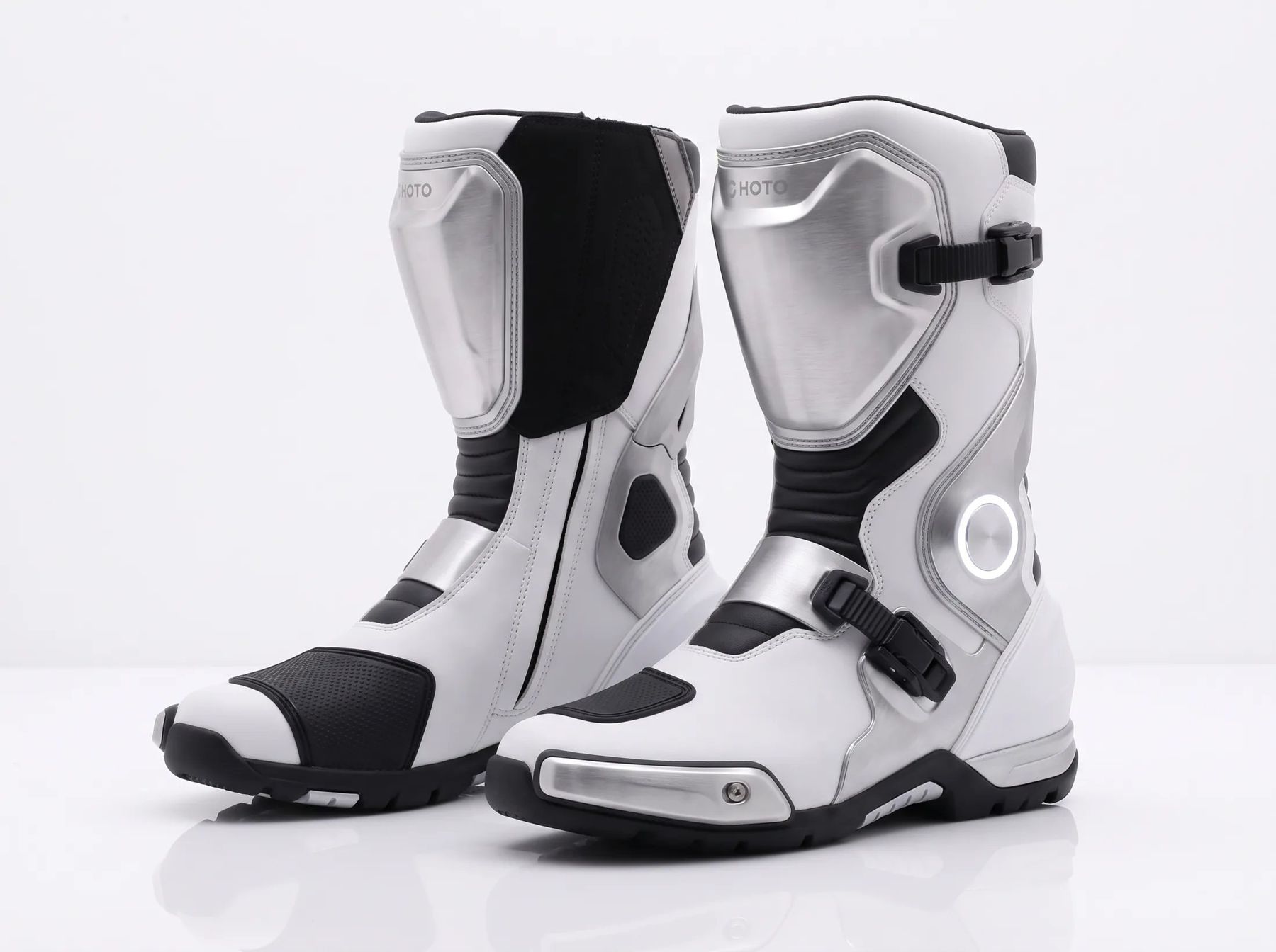 Bottes moto blanches et argent